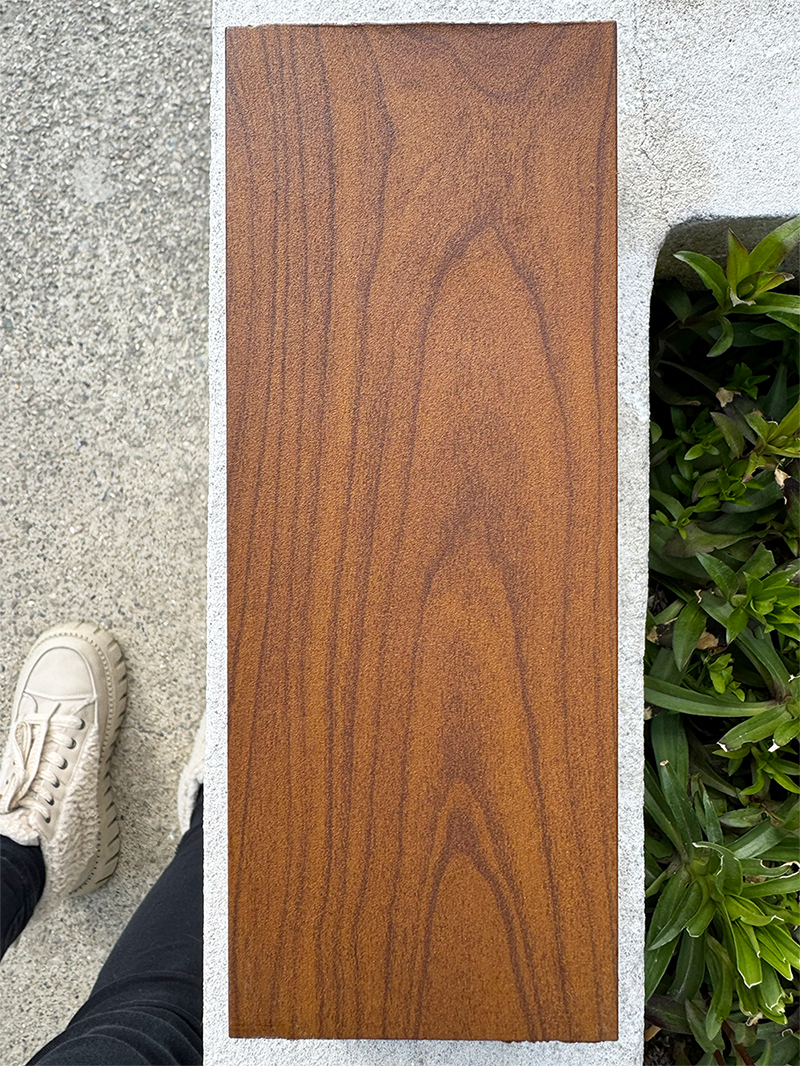 Reálna fotka hliníková lamela orech AURIA 